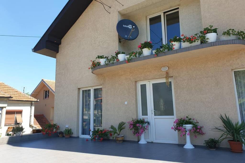Stan Na Dan Oplenac Apartment Topola ภายนอก รูปภาพ